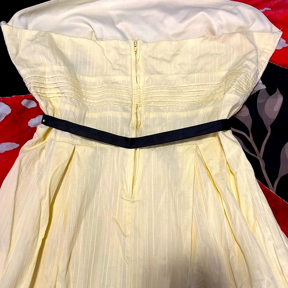 Vintage Y2K Strapless Sundress w/ a Fit-&-Flare Silhouette in Butter Yellow - Picture 5 of 6